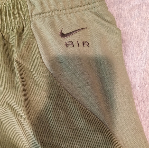 Nike Women's Air High-waisted Corduroy Fleece Trousers - Large - DQ6926-… - Picture 13 of 15